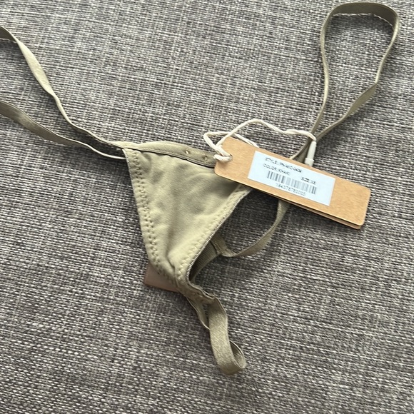 Skims Micro Thong - Picture 5 of 14